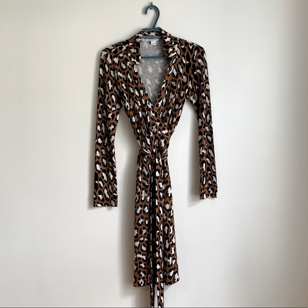 Diane Von Furstenburg DVF leopard print wrap dress 6